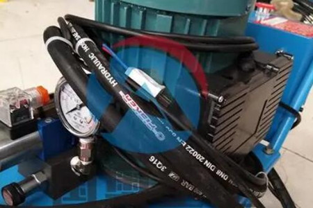 如何減少自動(dòng)送料鉚釘機(jī)對(duì)工件表面產(chǎn)生的損傷？