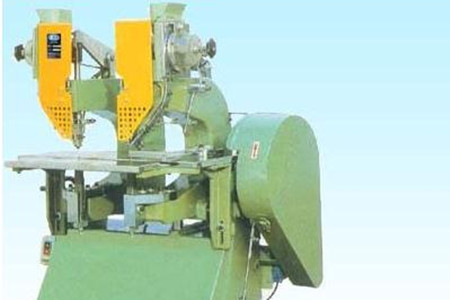 鉚釘機大概有多少個模具？