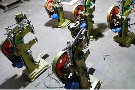 數(shù)控鉚釘機(jī)鉚接后出現(xiàn)裂紋的原因有哪些？