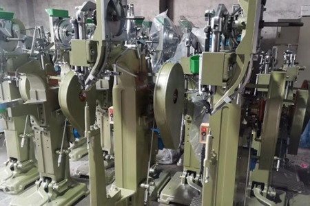 鉚釘機多少錢一臺？