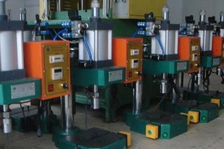 氣動鉚釘機平時維護保養(yǎng)的七大事項！