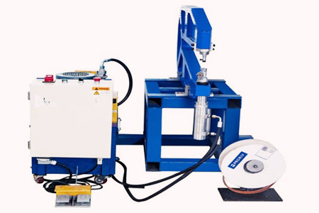 數(shù)控鉚釘機(jī)，一次可完成多個(gè)工位的鉚接任務(wù)！