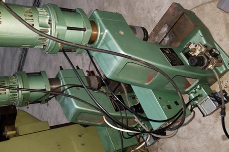 數(shù)控鉚釘機(jī)，一次可完成多個(gè)工位的鉚接任務(wù)！