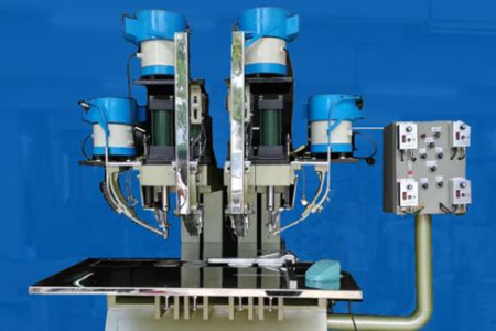 鉚釘機(jī)怎么選型號(hào)？碩峰來(lái)教你！