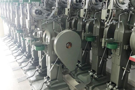 操作液壓鉚釘機時需注意哪些問題？