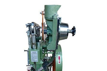 廠家應(yīng)該如何做好雙頭鉚釘機(jī)零件防潮工作？