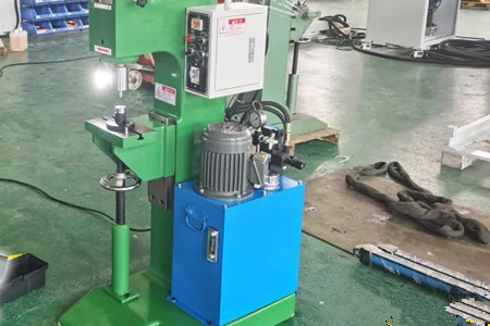 鉚釘機(jī)內(nèi)部結(jié)構(gòu)和安裝方法，碩峰分享！