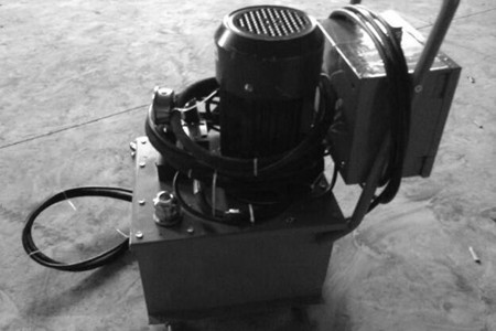 購買氣液增壓鉚釘機時注意哪些？