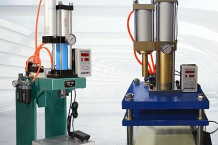 鉚釘機氣液增壓缸的特點、選型及應(yīng)用使用事項