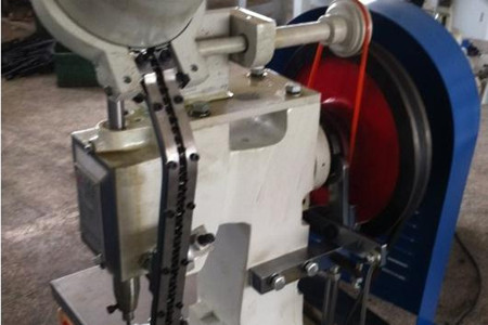 為什么液壓鉚釘機的價格相差很大？